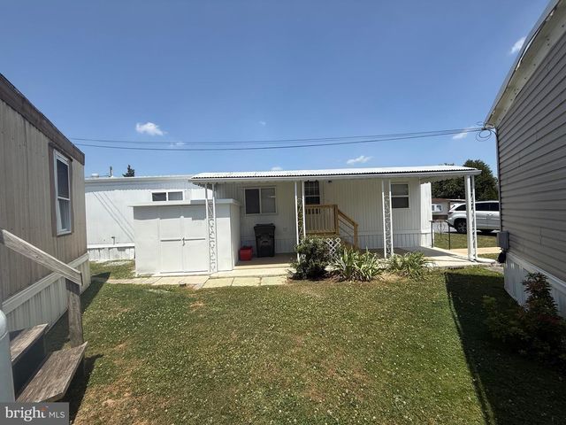 14 HILLTOP AVE, Akron, PA 17501