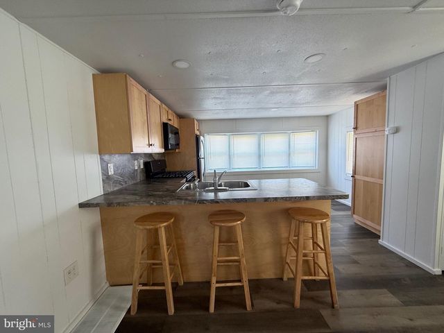 14 HILLTOP AVE, Akron, PA 17501