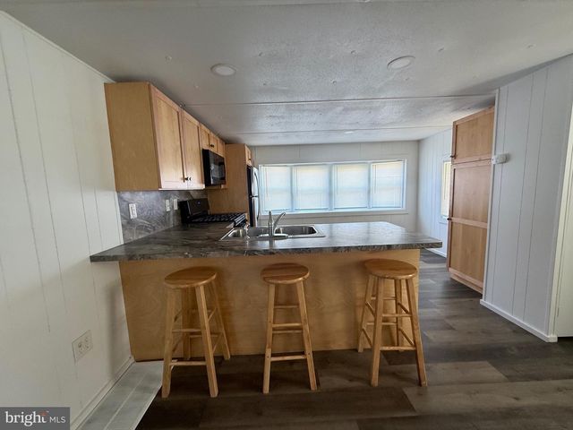14 HILLTOP AVE, Akron, PA 17501
