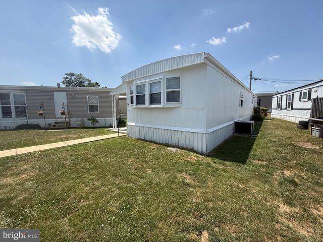 14 HILLTOP AVE, Akron, PA 17501