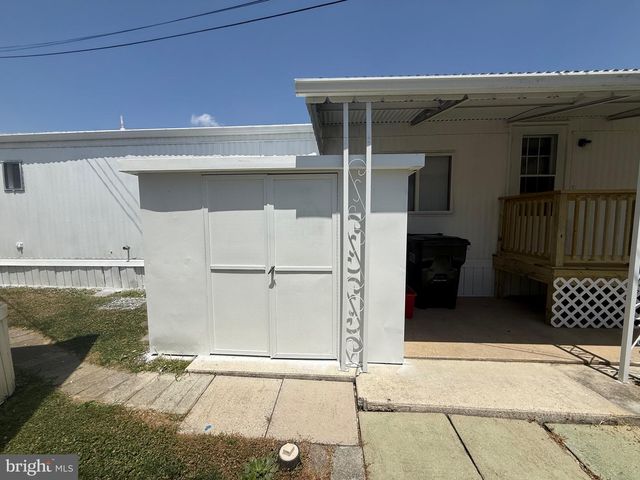 14 HILLTOP AVE, Akron, PA 17501