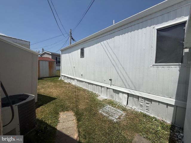 14 HILLTOP AVE, Akron, PA 17501