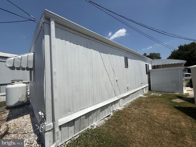 14 HILLTOP AVE, Akron, PA 17501