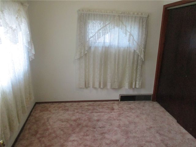 109 Linhart St, Wilkins Twp, PA 15145