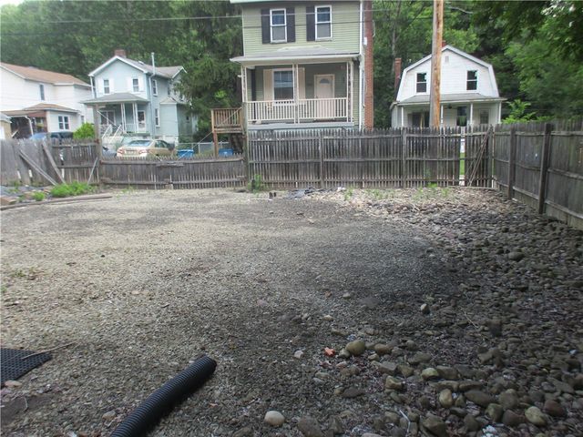 109 Linhart St, Wilkins Twp, PA 15145