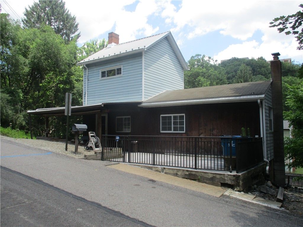 109 Linhart St, Wilkins Twp, PA 15145