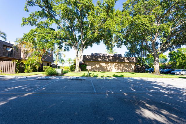 4702 Waterview Circle, Palm Springs, FL 33461