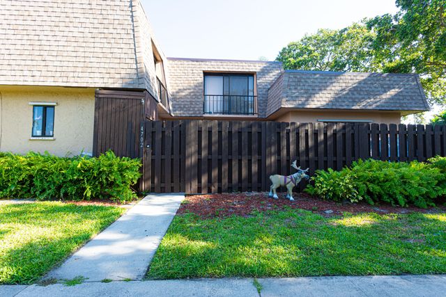 4702 Waterview Circle, Palm Springs, FL 33461