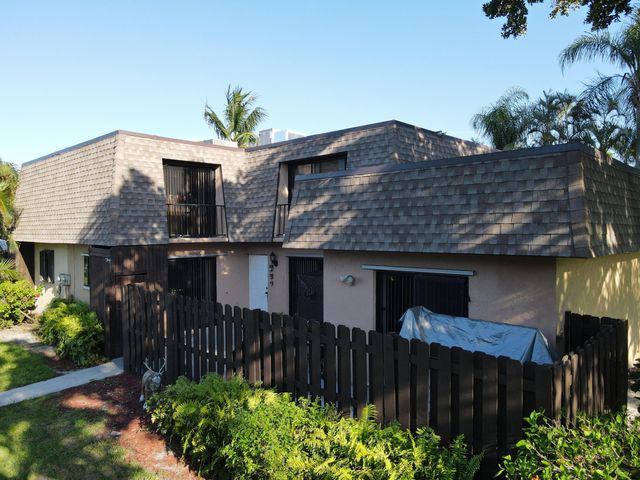 4702 Waterview Circle, Palm Springs, FL 33461