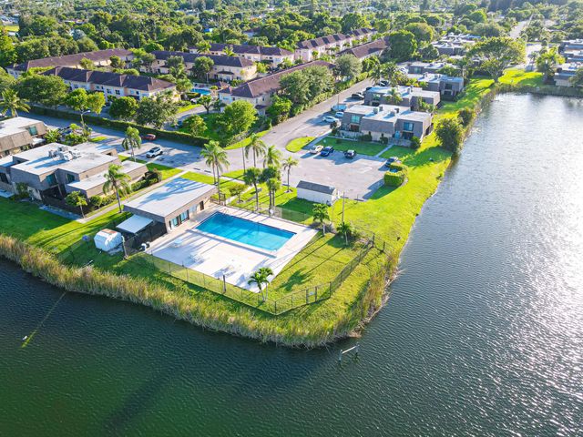 4702 Waterview Circle, Palm Springs, FL 33461