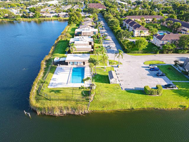 4702 Waterview Circle, Palm Springs, FL 33461