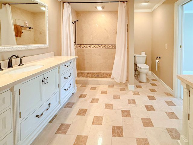 217 Larkspur Street, Lake Jackson, TX 77566
