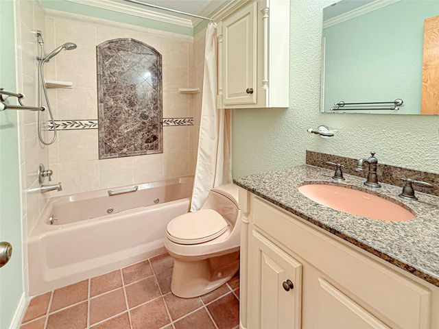 217 Larkspur Street, Lake Jackson, TX 77566