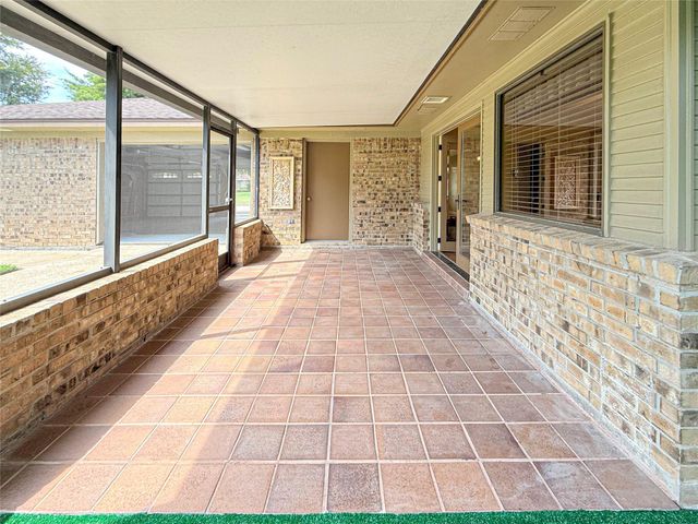 217 Larkspur Street, Lake Jackson, TX 77566