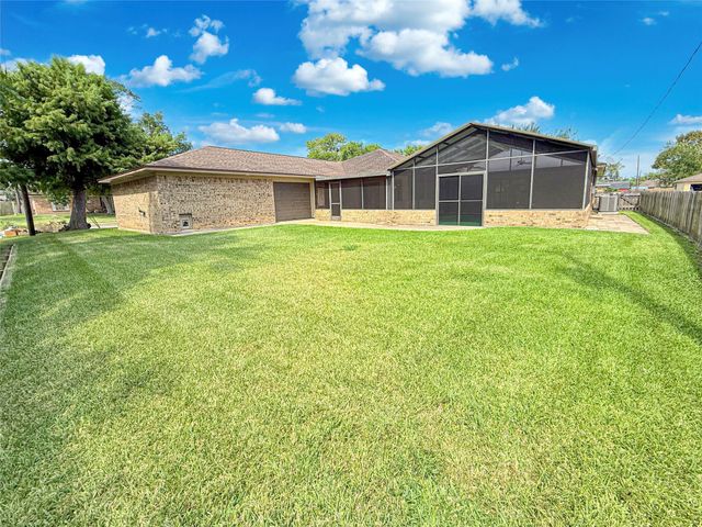 217 Larkspur Street, Lake Jackson, TX 77566