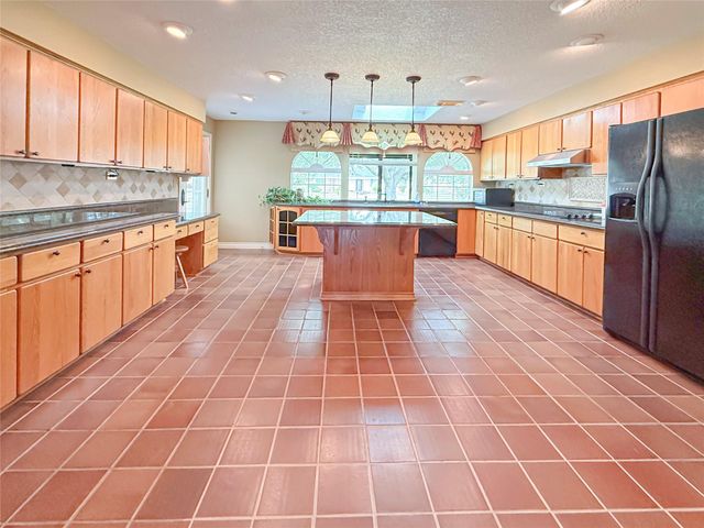 217 Larkspur Street, Lake Jackson, TX 77566