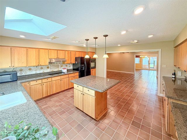217 Larkspur Street, Lake Jackson, TX 77566