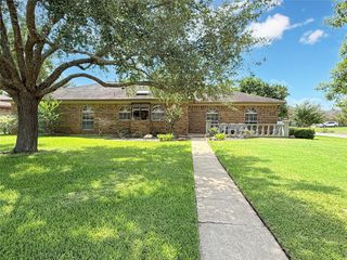 217 Larkspur Street, Lake Jackson, TX 77566