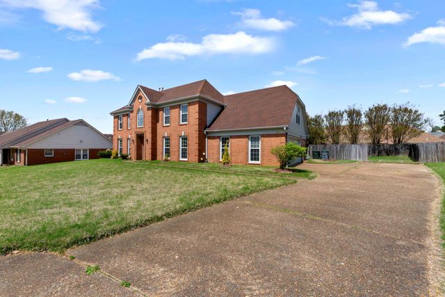 8956 E MEADOW RIDGE CV, Memphis, TN 38016