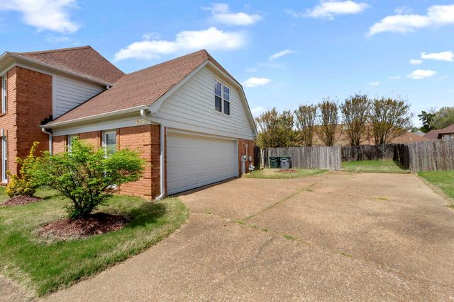 8956 E MEADOW RIDGE CV, Memphis, TN 38016