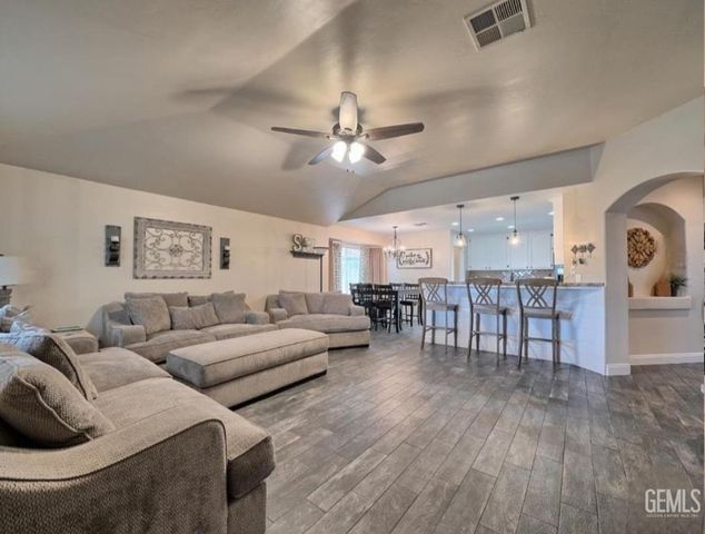 10409 Atakapa Avenue, Bakersfield, CA 93312