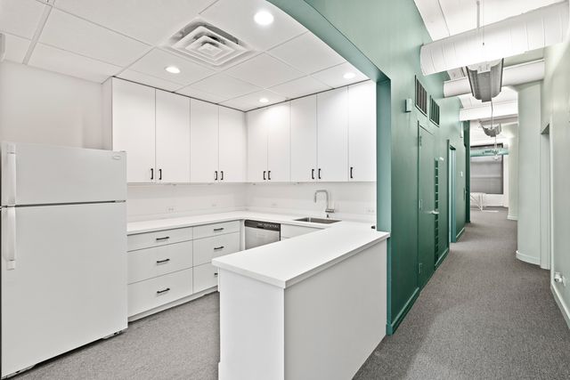 222 W Ontario Street 200, Chicago, IL 60654