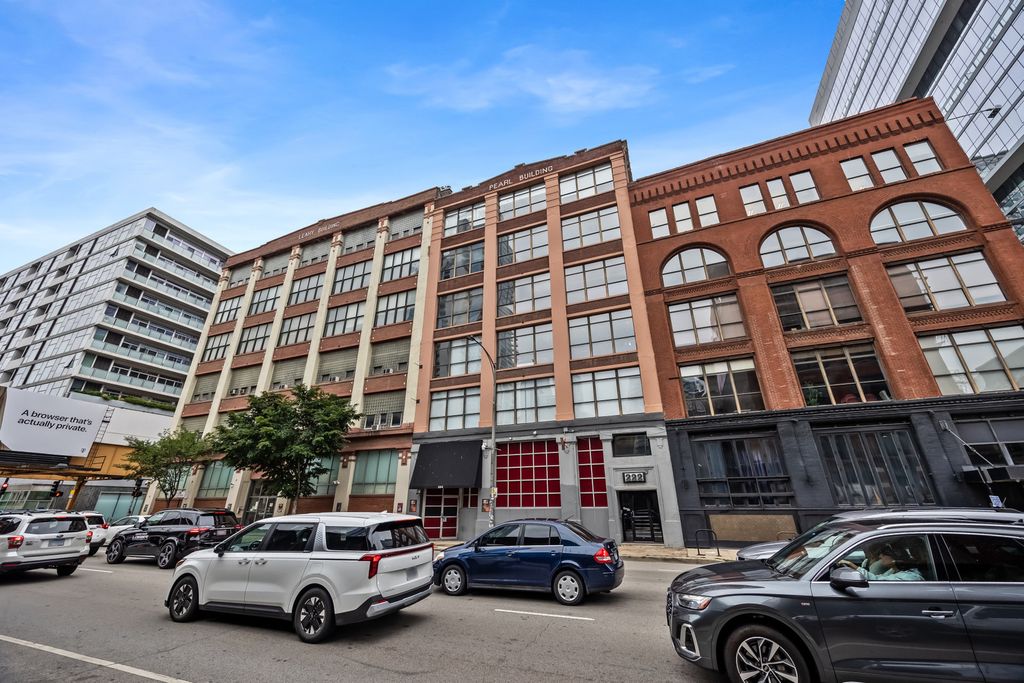 222 W Ontario Street 200, Chicago, IL 60654
