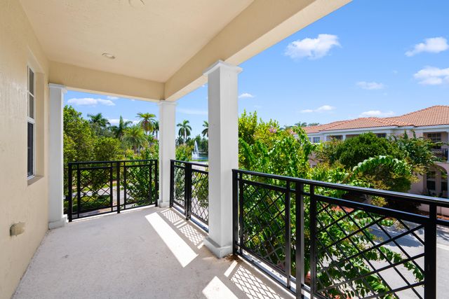 870 NW 83RD Lane, Boca Raton, FL 33487