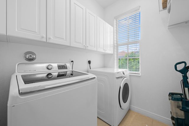 870 NW 83RD Lane, Boca Raton, FL 33487