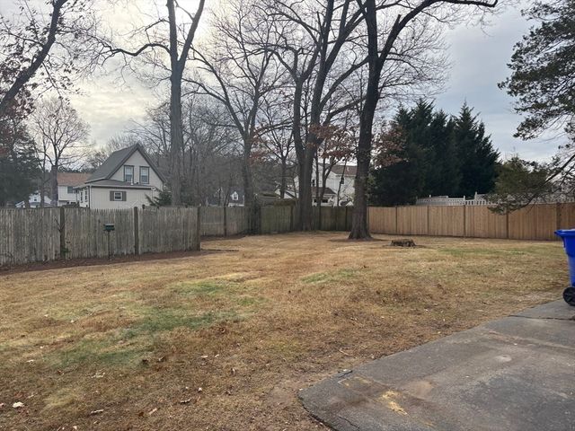 37 Berlin St, Rockland, MA 02370