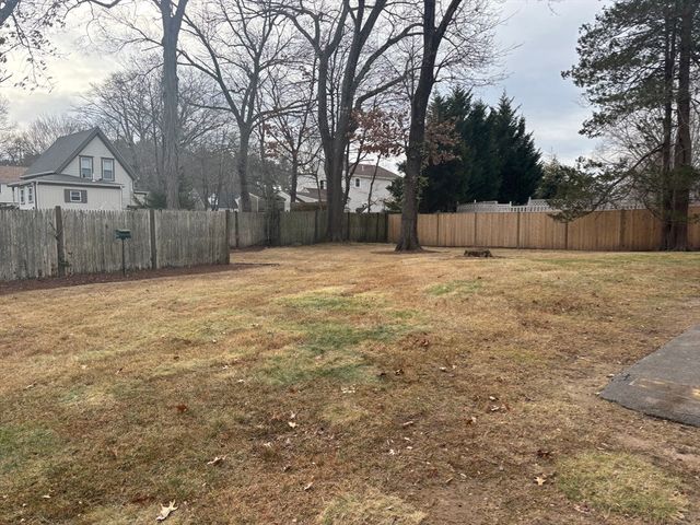 37 Berlin St, Rockland, MA 02370