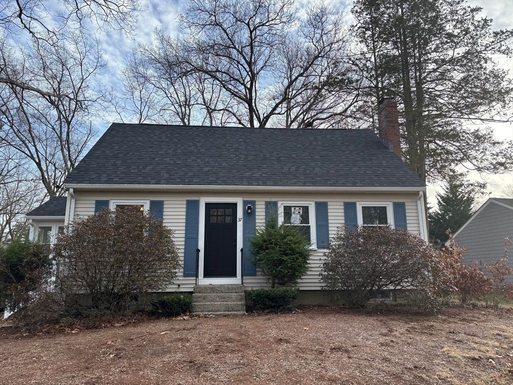 37 Berlin St, Rockland, MA 02370