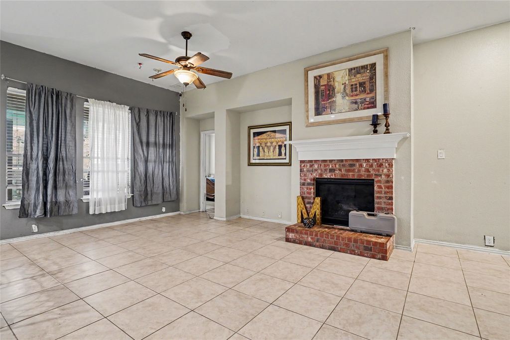 2707 Meadow Lake Drive, Grand Prairie, TX 75050 — photo 2