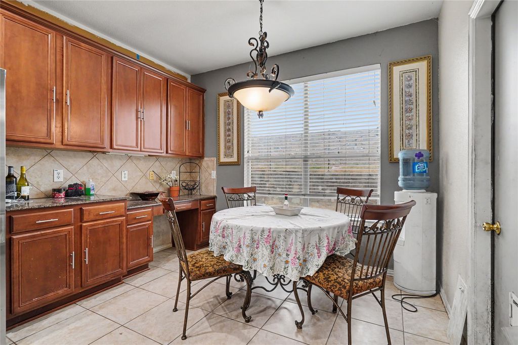 2707 Meadow Lake Drive, Grand Prairie, TX 75050 — photo 4