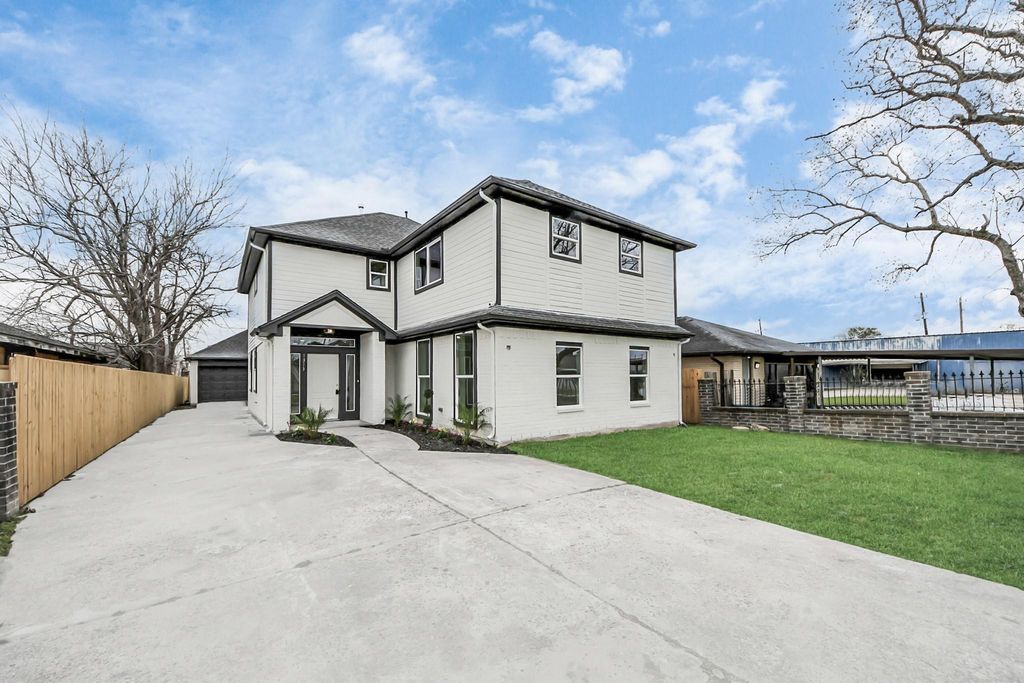 1313 Avenue G, South Houston, TX 77587