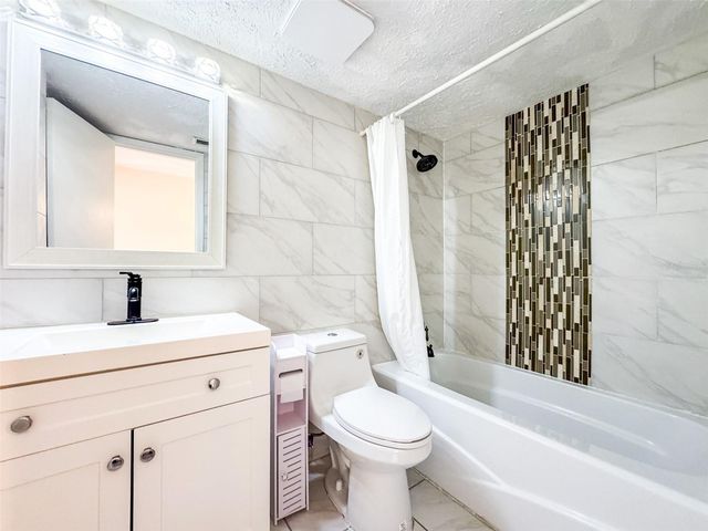 1836 N CRYSTAL LAKE DRIVE 104, Lakeland, FL 33801