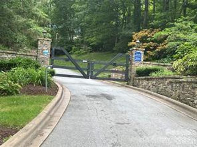 4642 Bearwallow Road, Hendersonville, NC 28792