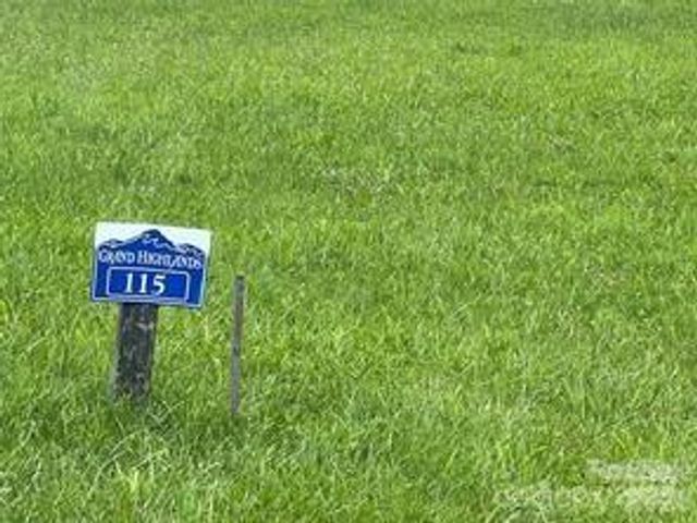 4642 Bearwallow Road, Hendersonville, NC 28792