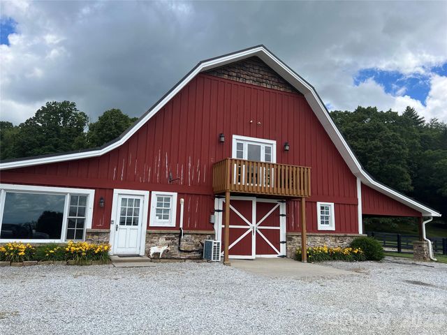 4642 Bearwallow Road, Hendersonville, NC 28792