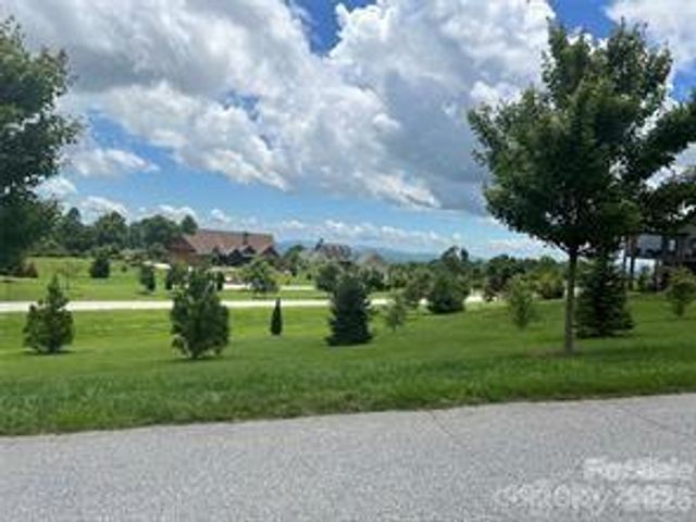 4642 Bearwallow Road, Hendersonville, NC 28792