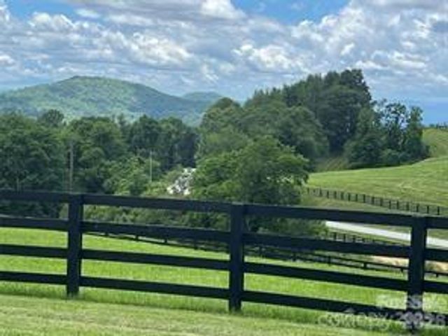 4642 Bearwallow Road, Hendersonville, NC 28792