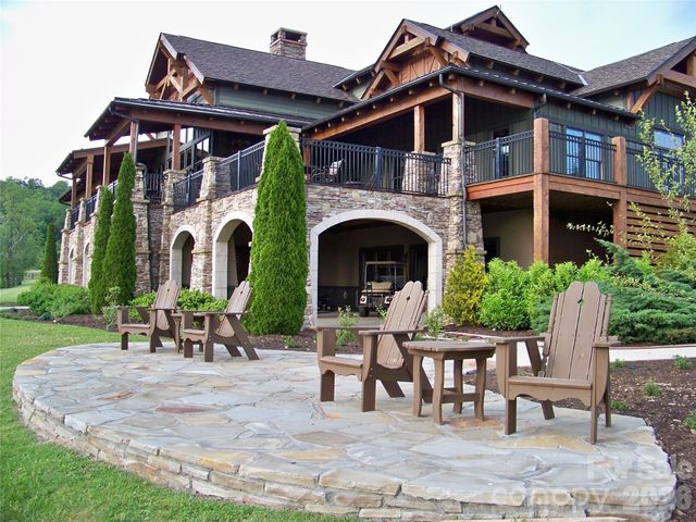 4642 Bearwallow Road, Hendersonville, NC 28792