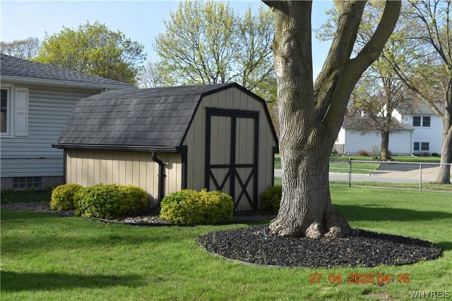 828 Sun Valley Drive, North Tonawanda, NY 14120