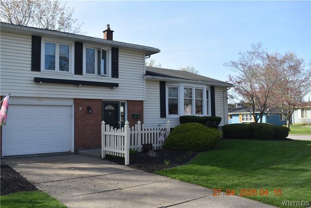 828 Sun Valley Drive, North Tonawanda, NY 14120