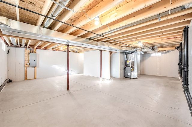 39 Wallace, Springfield, MA 01119