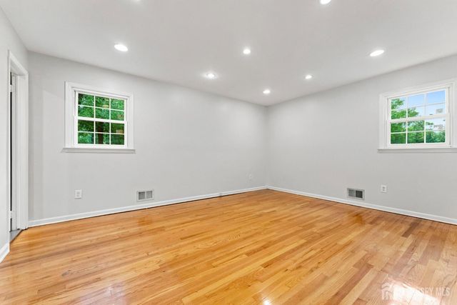 4 Redcoat Drive, East Brunswick, NJ 08816