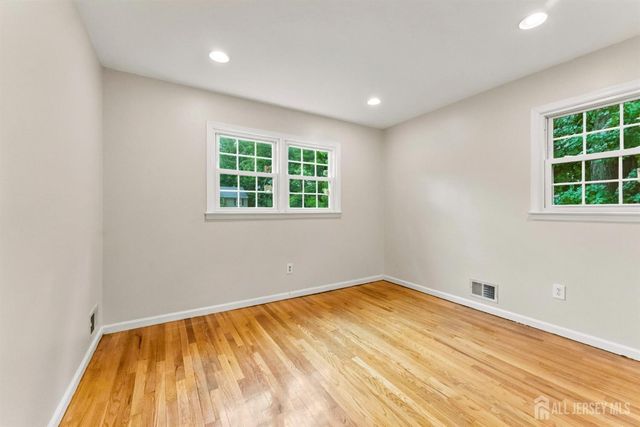 4 Redcoat Drive, East Brunswick, NJ 08816