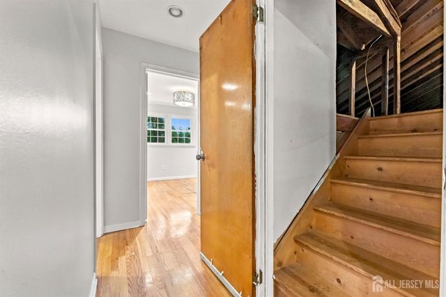 4 Redcoat Drive, East Brunswick, NJ 08816