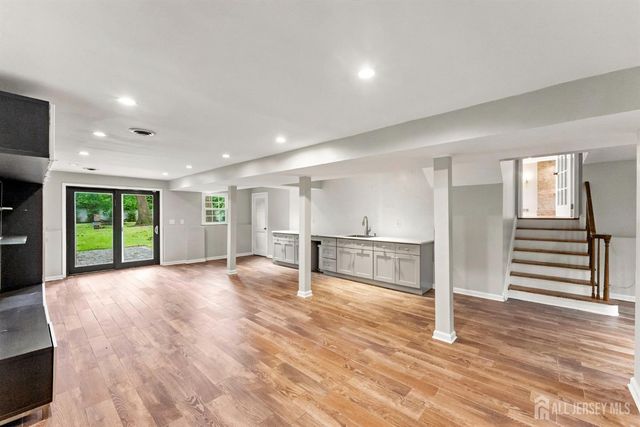 4 Redcoat Drive, East Brunswick, NJ 08816