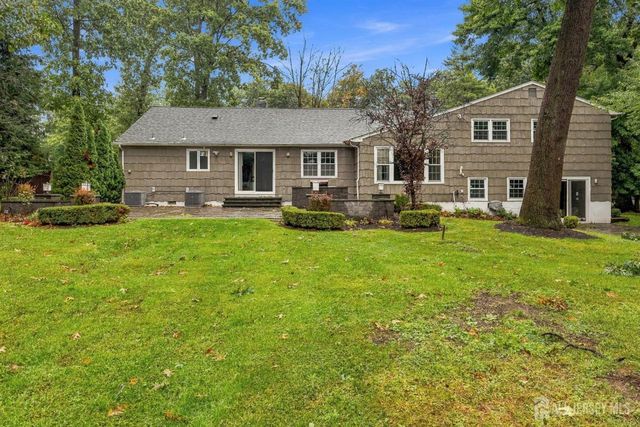 4 Redcoat Drive, East Brunswick, NJ 08816